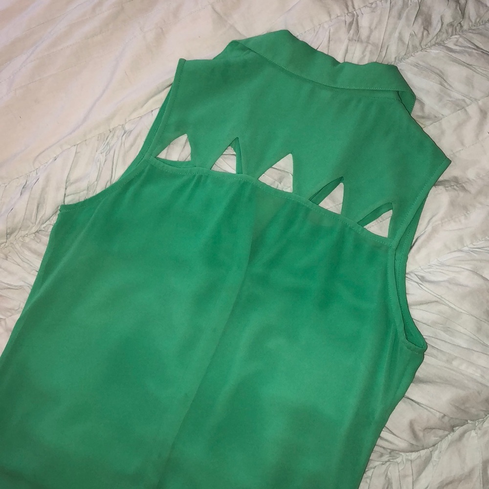 Geometric button collared top - Picture 2 of 4